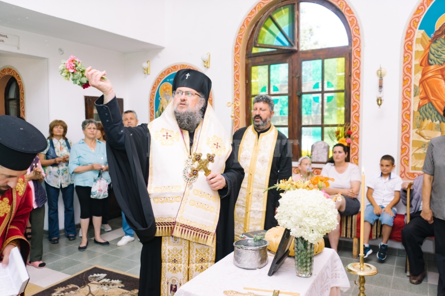 Врачанският митрополит Григорий отслужи архиерейски водосвет в Брусен 